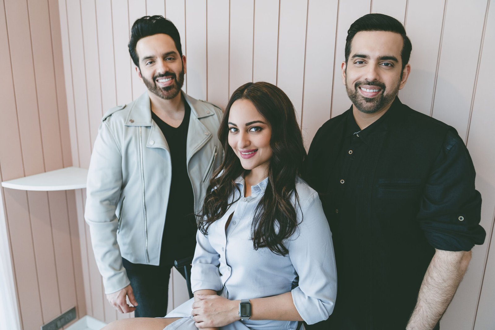 You are currently viewing Sonakshi, Luv & Kussh’s entrepreneurial art venture ‘House of Creativity’ drives its inaugural exhibition into the spotlight