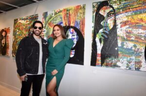 Read more about the article Sonakshi Sinha showcases her paintings for the first time at House of Creativity’s inaugural show alongside brothers Luv Sinha & Kussh Sinha.