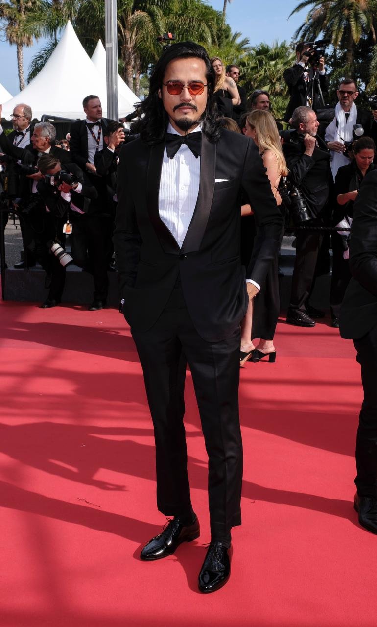 You are currently viewing RJ Abhinav becomes one of the first Indian comics to walk Cannes Film Festival red carpet, suits up for the occasion