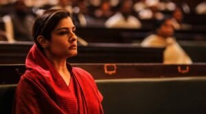Read more about the article Raveena Tandon’s Outstanding Performance in KGF Chapter Raved About & The Ramika Sen hysteria continues! Raveena Tandon gets mobbed in Patna