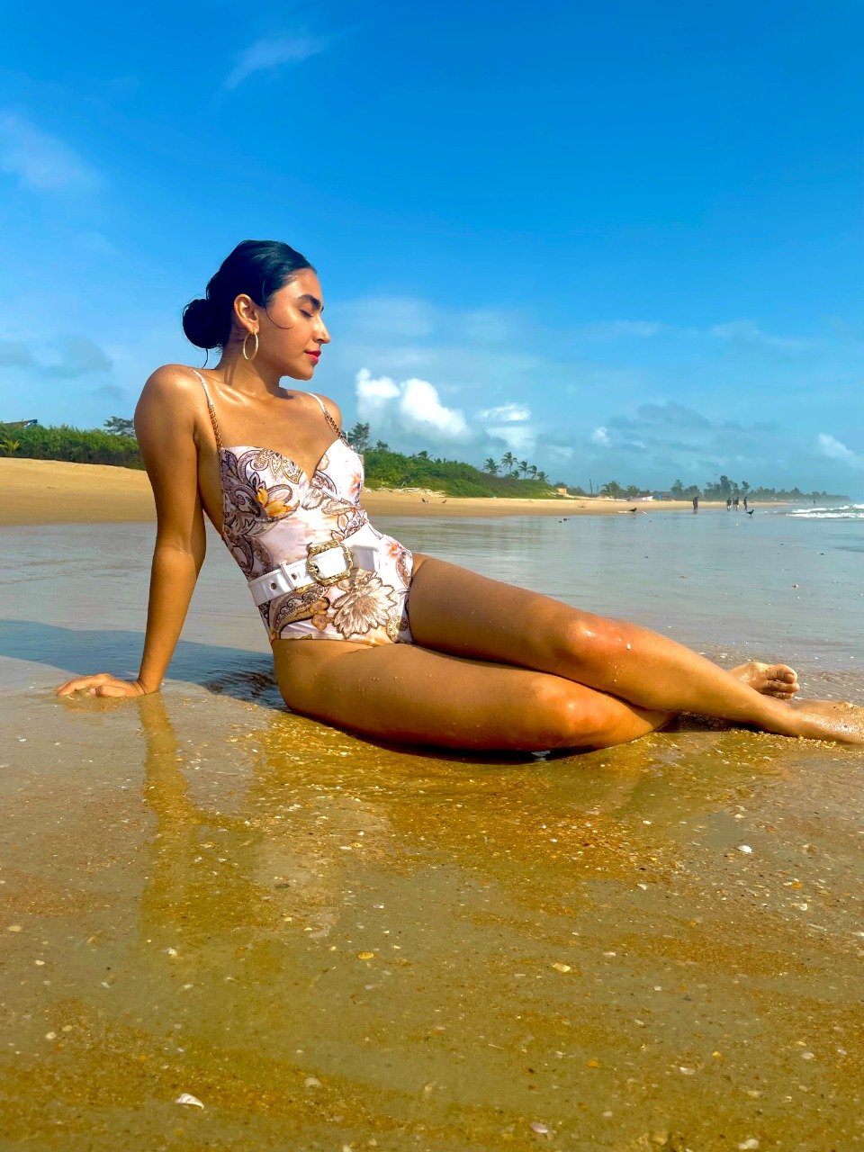 You are currently viewing Khatija’s floral swimsuit look gets the thumbs up from fans!