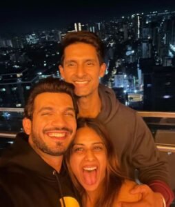 Read more about the article Nia Sharma and Ravie Dubey meet at Arjun Bijlani’s new residence; Shares a glimpse of their fun time
