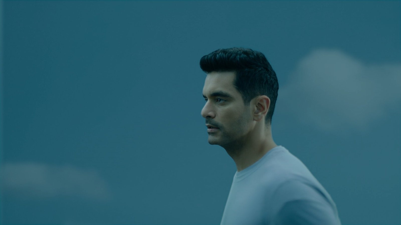 You are currently viewing “Acting like a robot wasn’t easy for me.” – Angad Bedi